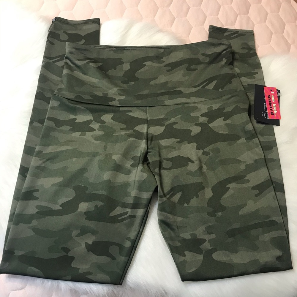 Onzie ~ High Rise Waist Smooth Feel Camo Leggings